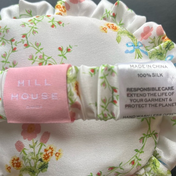 Hill House Ruffle Silk Eye Mask - Picture 5 of 7
